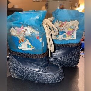 VINTAGE Winnie the Pooh Toddler Winter Boots sz 5  VERY WORN Made in USA 70s/80s